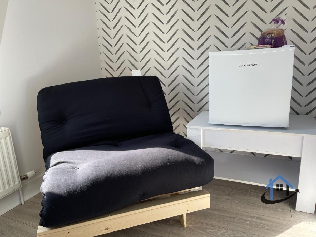 Acaster House, X4 Rooms With En-Suites X1 Room Private Bathroom, Street Parking, Close To Train Station 케터링 외부 사진